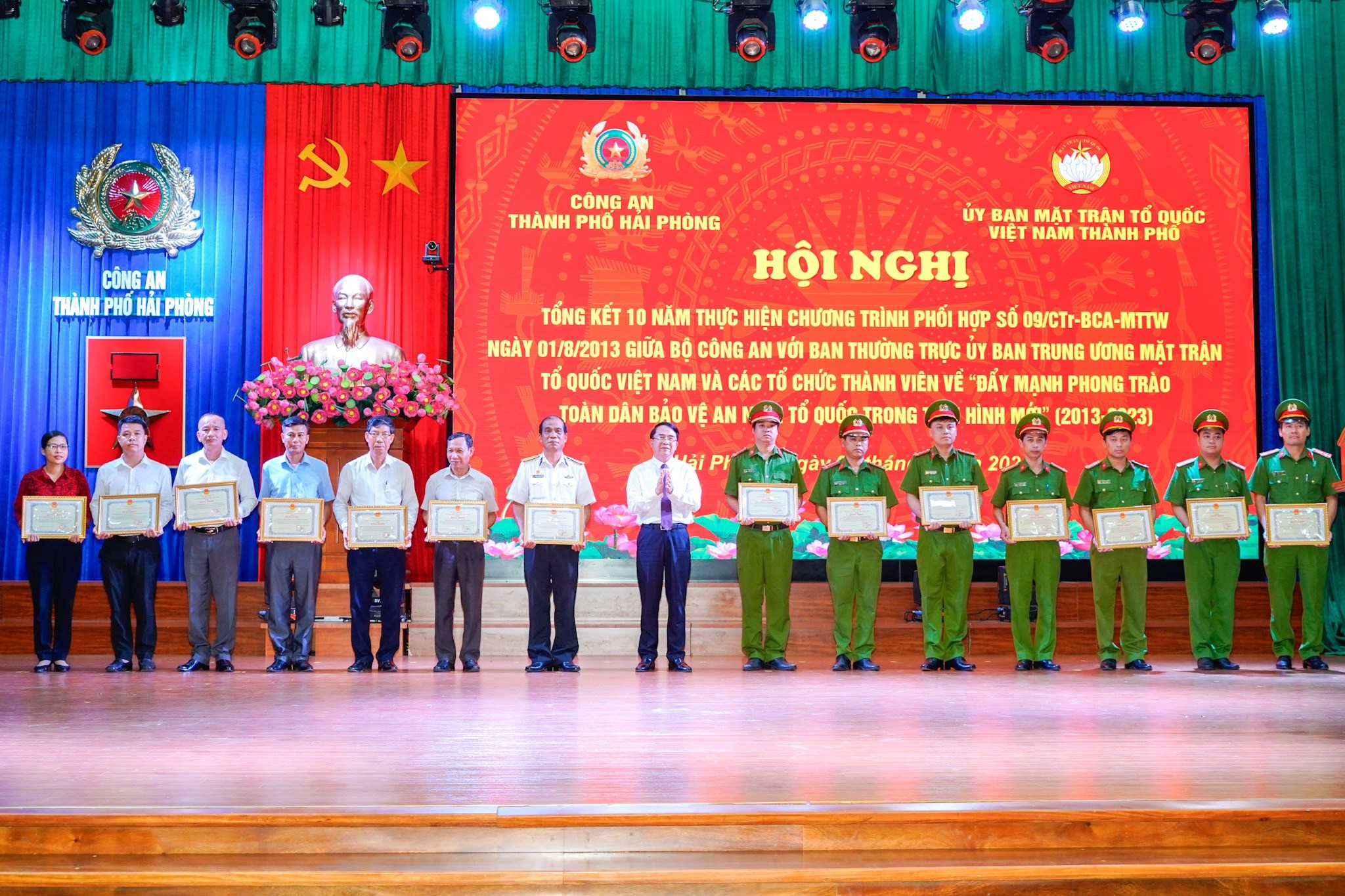 Tổng kết 10 năm thực hiện chương trình “Đẩy mạnh phong trào toàn dân bảo vệ an ninh tổ quốc trong tình hình mới”